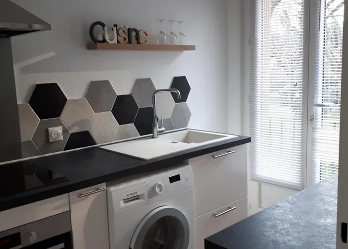 T2 Rénové Avec Place Parking Privé *